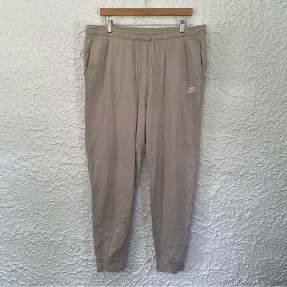 NWT Nike Standard Fit High Rise Joggers XL - Picture 2 of 6